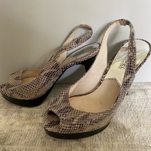 Micheal Kors heels - Picture 7 of 8